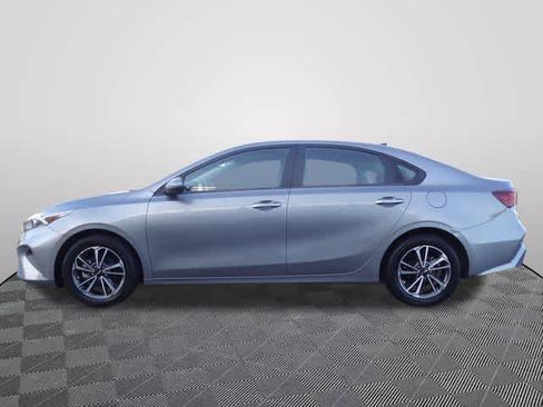Used 2022 Kia Forte LXS image 2