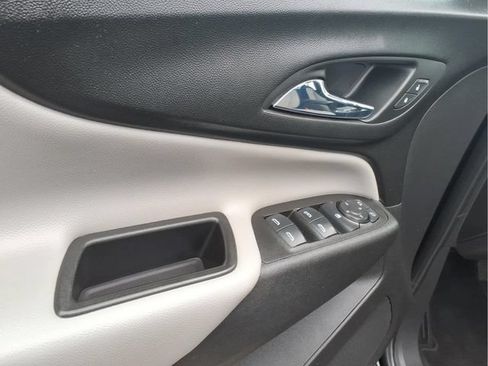 Used 2020 Chevrolet Equinox LS AWD/4WD image 14