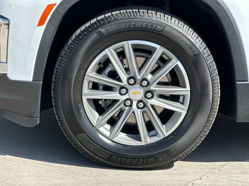 Used 2022 Chevrolet Traverse LT image 28