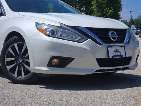 Used 2016 Nissan Altima 2.5 SV FWD image 2