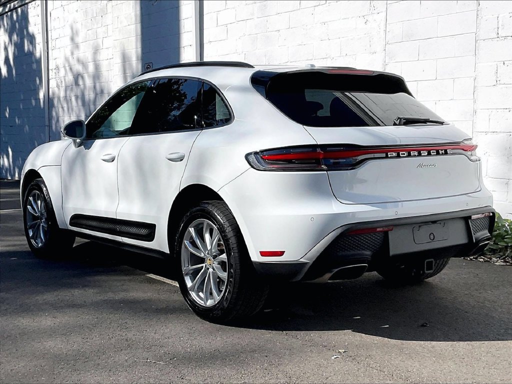 Certified 2022 Porsche Macan AWD/4WD image 3