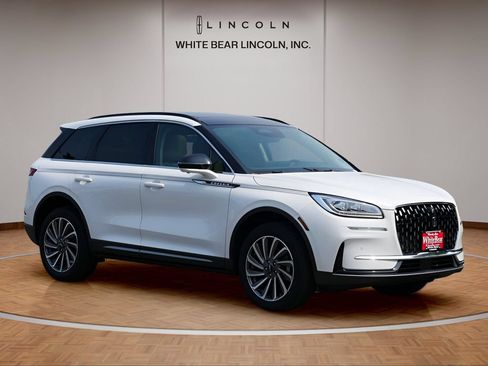 Used 2025 Lincoln Corsair Reserve FWD image 3