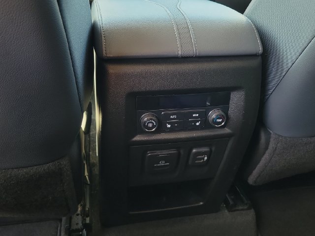 Used 2020 Chevrolet Traverse Premier FWD image 14