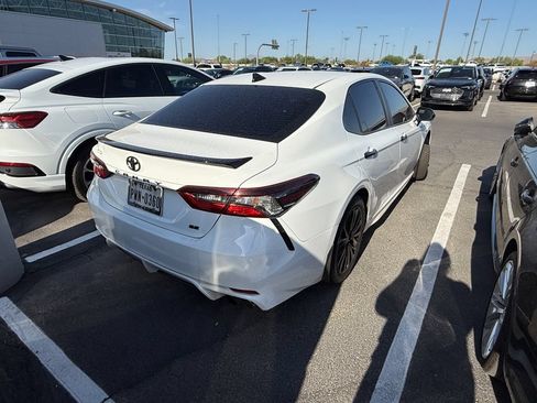 Used 2021 Toyota Camry SE FWD image 4