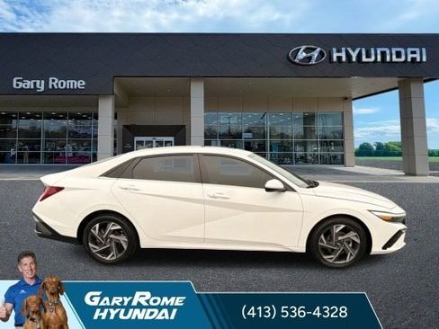 Used 2024 Hyundai Elantra SEL w/ Convenience Package FWD image 11