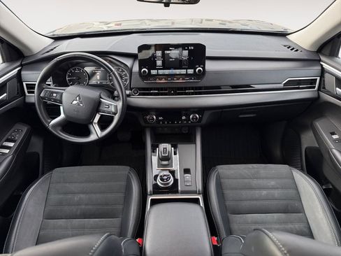 Used 2024 Mitsubishi Outlander AWD image 10