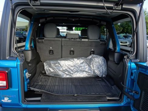 Used 2024 Jeep Wrangler Unlimited image 29