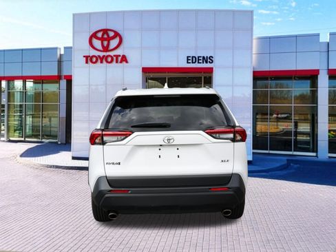 Used 2025 Toyota RAV4 XLE FWD image 4