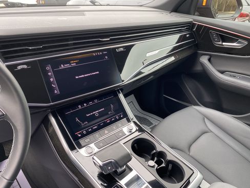 Used 2025 Audi Q8 Premium Plus image 23