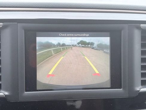 Used 2019 Chrysler Pacifica Touring-L FWD image 10