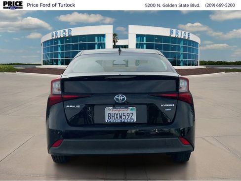 Used 2019 Toyota Prius L Eco w/ Carpet Mat Package image 6