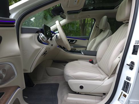 Used 2023 Mercedes-Benz EQS 450+ SUV image 11