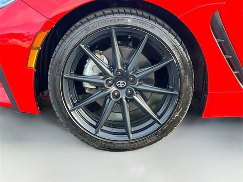 Used 2023 Toyota GR86 Premium w/ ALL Weather Mat Package (TMS) image 29