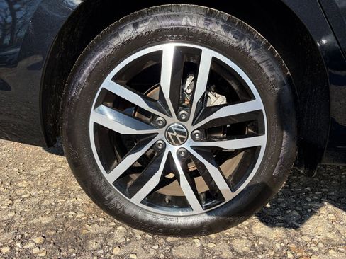 Used 2025 Volkswagen Jetta SE image 31