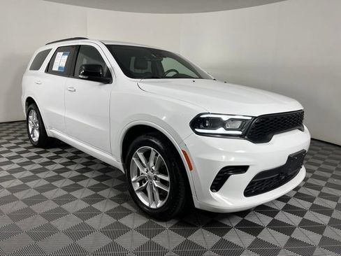 Used 2024 Dodge Durango GT RWD image 3