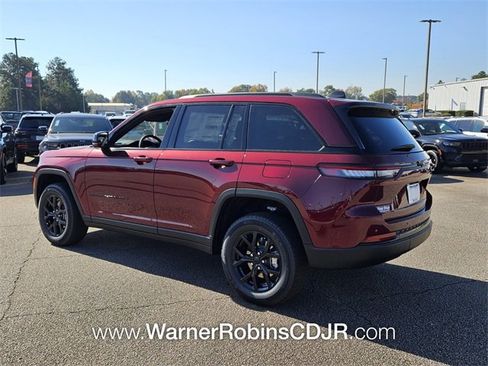 New 2025 Jeep Grand Cherokee Altitude image 9
