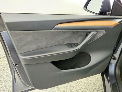 Used 2023 Tesla Model Y AWD image 11