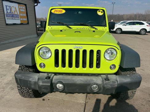 Used 2016 Jeep Wrangler Unlimited Rubicon w/ Connectivity Group image 2