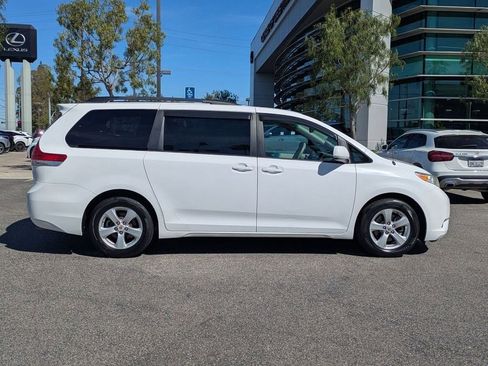 Used 2011 Toyota Sienna LE w/ Towing Pkg image 19