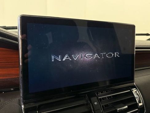 Used 2023 Lincoln Navigator Reserve image 14
