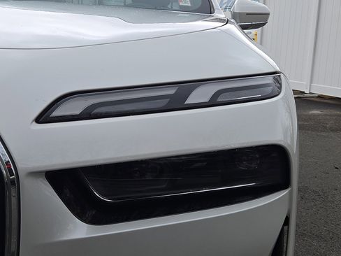 Used 2024 BMW i7 eDrive50 RWD image 9