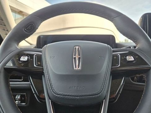 Used 2025 Lincoln Aviator Reserve w/ Equipment Group 201A AWD/4WD image 33