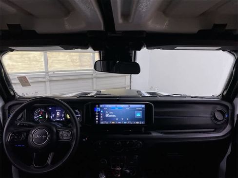 Used 2024 Jeep Wrangler Rubicon image 13