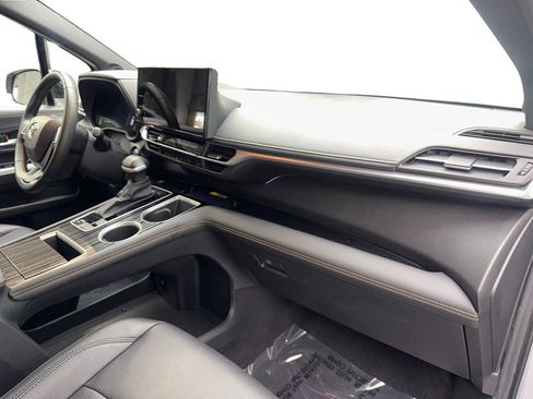 Used 2025 Toyota Sienna XLE Woodland Edition AWD/4WD image 53
