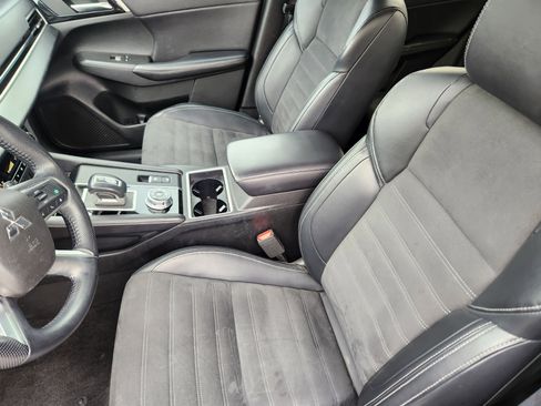 Used 2024 Mitsubishi Outlander SE image 10