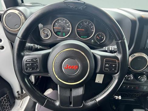 Used 2016 Jeep Wrangler Unlimited Sahara image 14