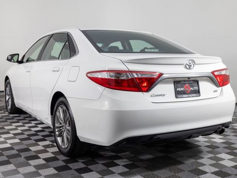 Used 2017 Toyota Camry SE image 5