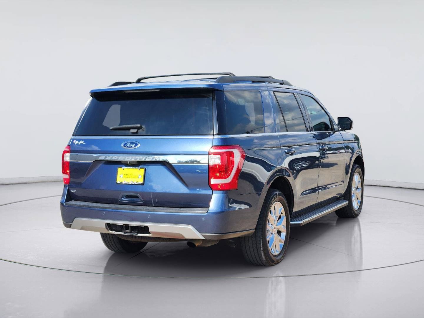 Used 2020 Ford Expedition XLT w/ Equipment Group 202A RWD image 5