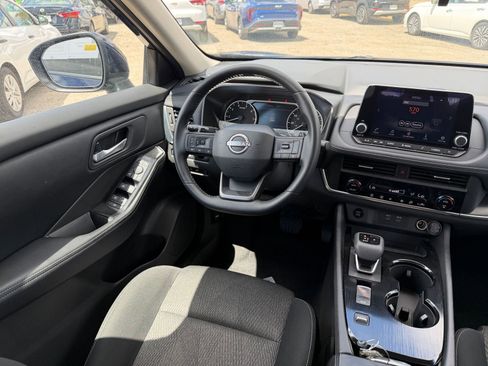 Used 2025 Nissan Rogue SV image 36