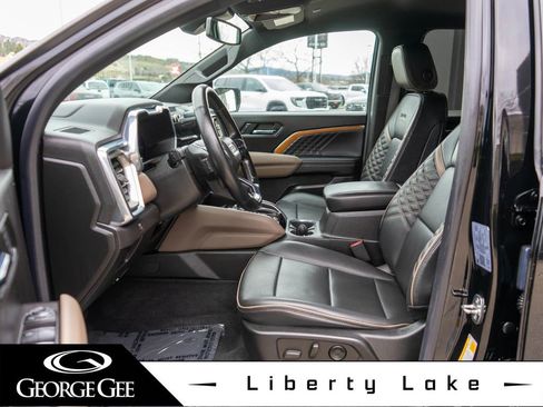 Used 2023 GMC Canyon Denali image 11