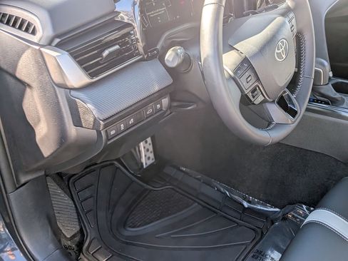 Used 2025 Toyota Camry SE image 17