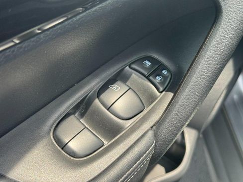 Used 2020 Nissan Rogue SV AWD/4WD image 17
