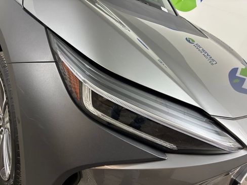 Certified 2023 Subaru Solterra Limited image 32