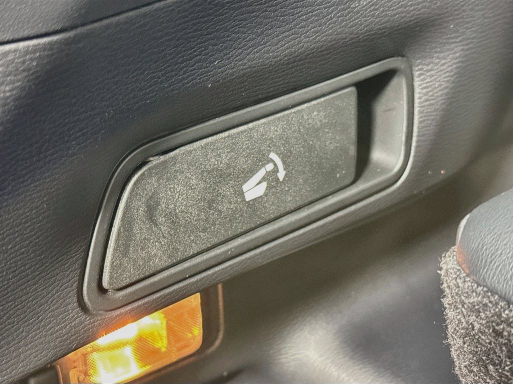 Used 2022 Mitsubishi Outlander SE AWD/4WD image 40