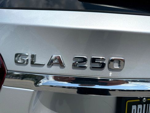 Used 2019 Mercedes-Benz GLA 250 4MATIC image 23