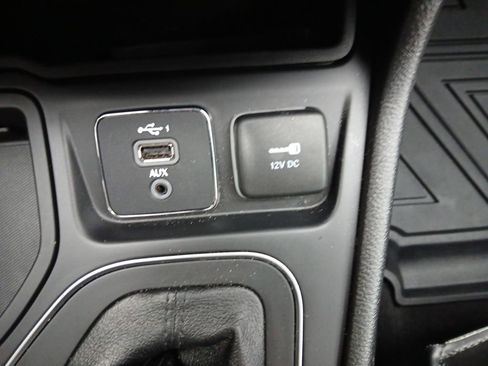 Used 2021 Jeep Cherokee Latitude Lux w/ Comfort/Convenience Group image 6