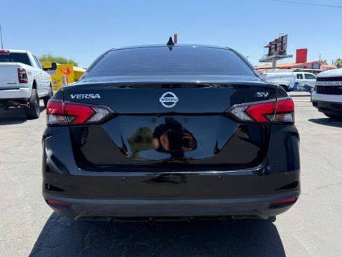 Used 2021 Nissan Versa SV FWD image 4