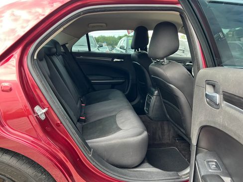 Used 2018 Chrysler 300 Touring w/ Chrome Appearance Package image 12