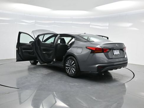 Used 2024 Nissan Altima 2.5 SV FWD image 45