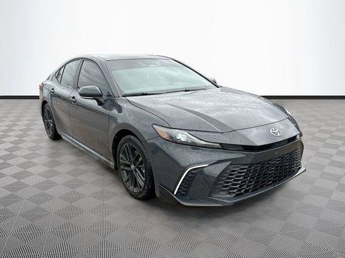 Certified 2025 Toyota Camry SE image 1