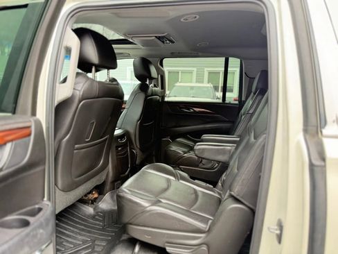 Used 2015 Cadillac Escalade ESV Luxury image 9