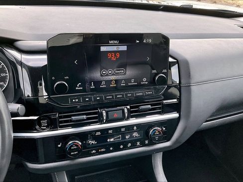 Used 2025 Nissan Pathfinder SL image 6