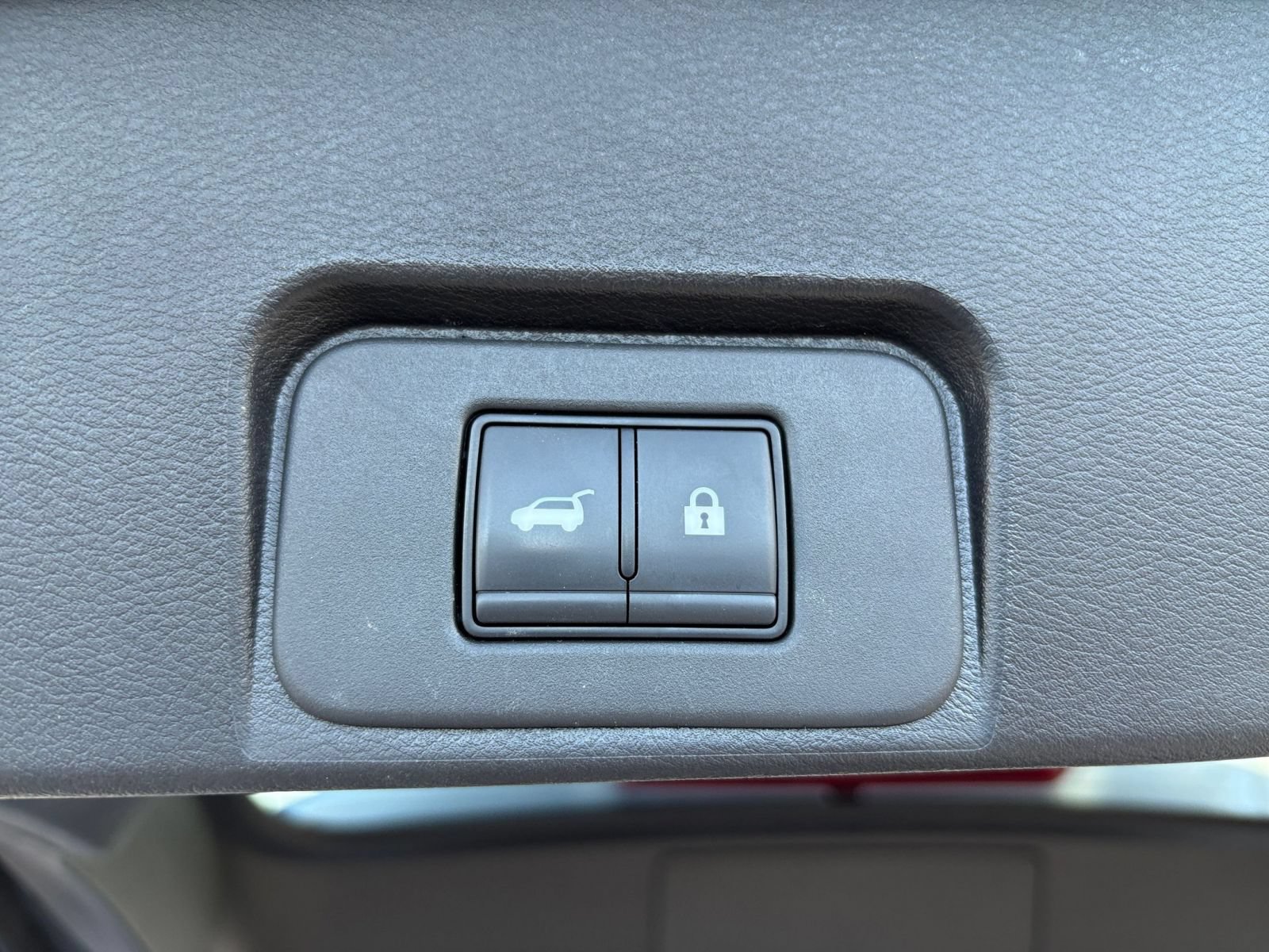 Used 2025 Nissan Rogue SV AWD/4WD image 22