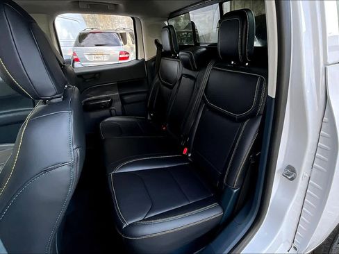 Used 2025 Ford Maverick Lobo image 19