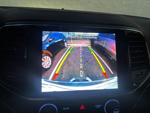 Used 2020 Jeep Grand Cherokee Overland image 9