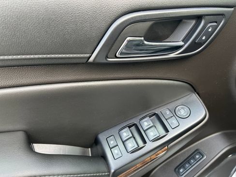 Used 2017 Chevrolet Suburban LT image 12
